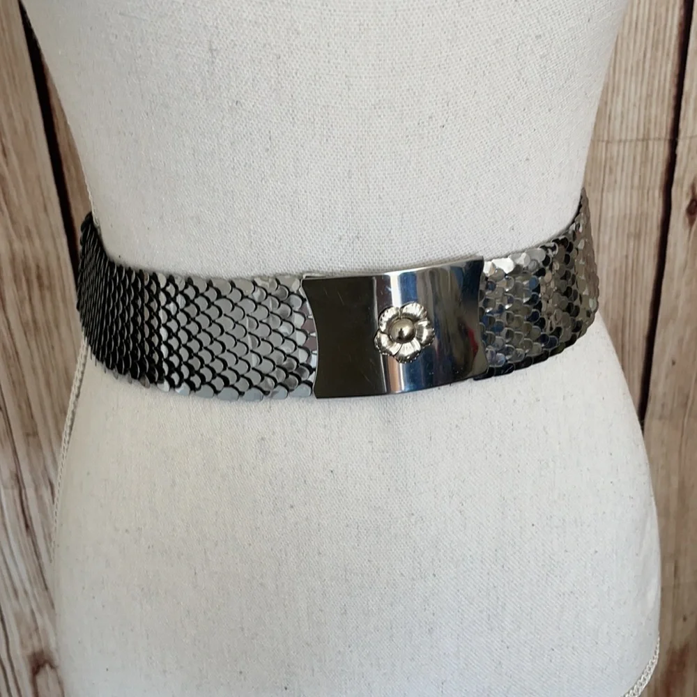 Vintage Mid Century Metallic ‘Fish Scale’ Stretchy Belt w/Flower Buckle accent
